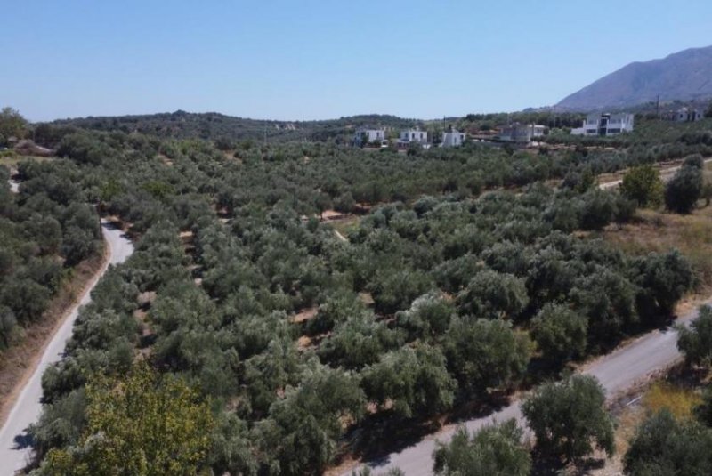 Kournas Kreta, Kournas: Eckgrundstück nahe des Kournas-Sees zu verkaufen Grundstück kaufen